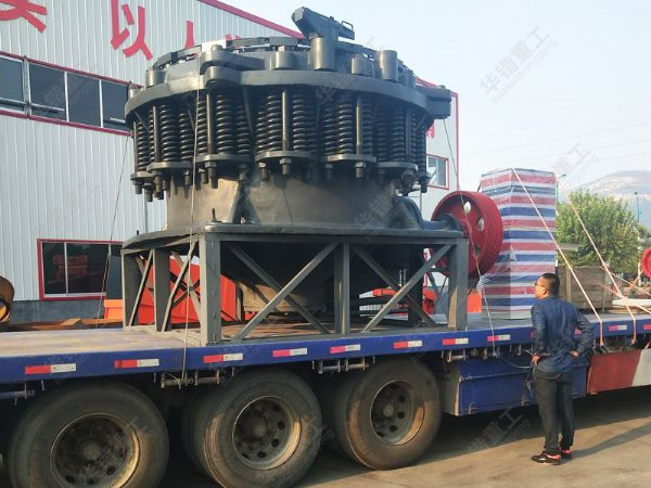 圓錐式破碎機發貨現場
